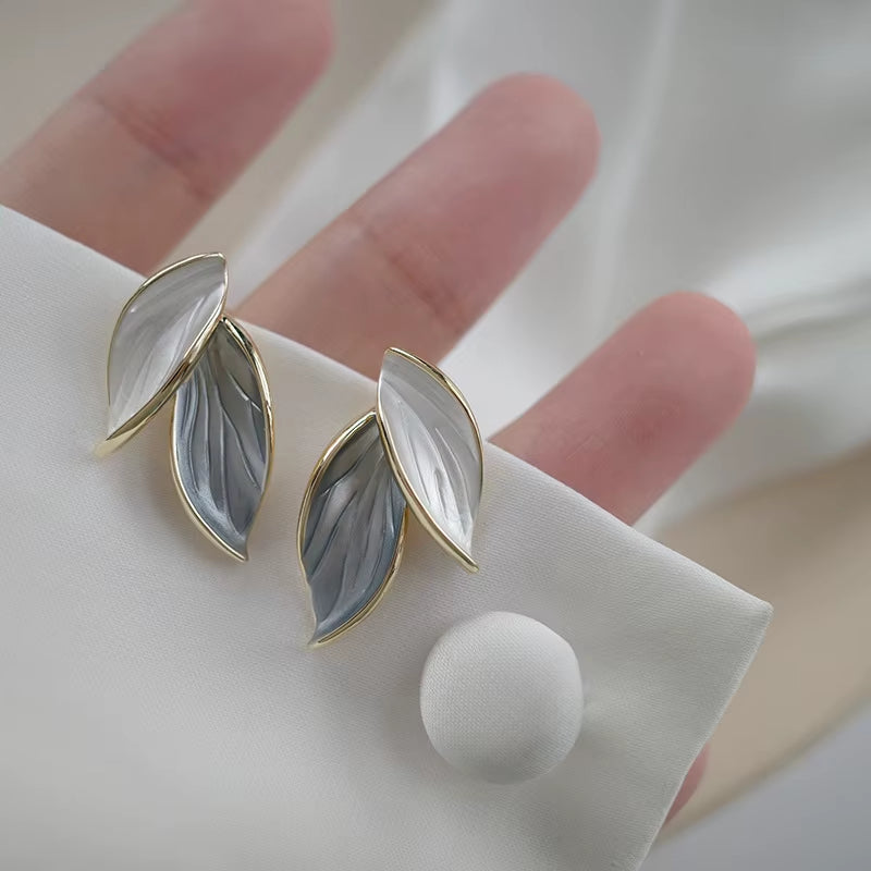 Sweet Leaf Stud Earrings for Women Fresh Blue and White Plant Ear Stud Exquisite Metal Style Earrings Elegant Jewelry Gift